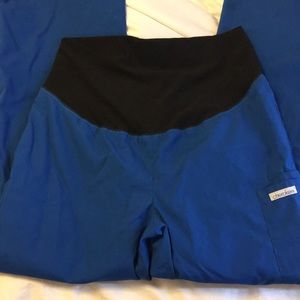 Maternity scrubs